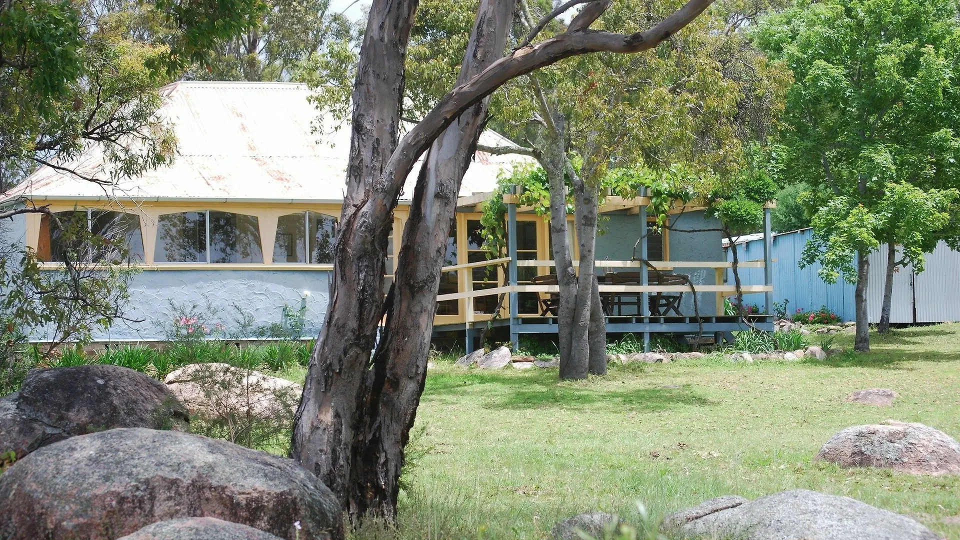 Twisted Gum Vineyard Cottage Ballandean